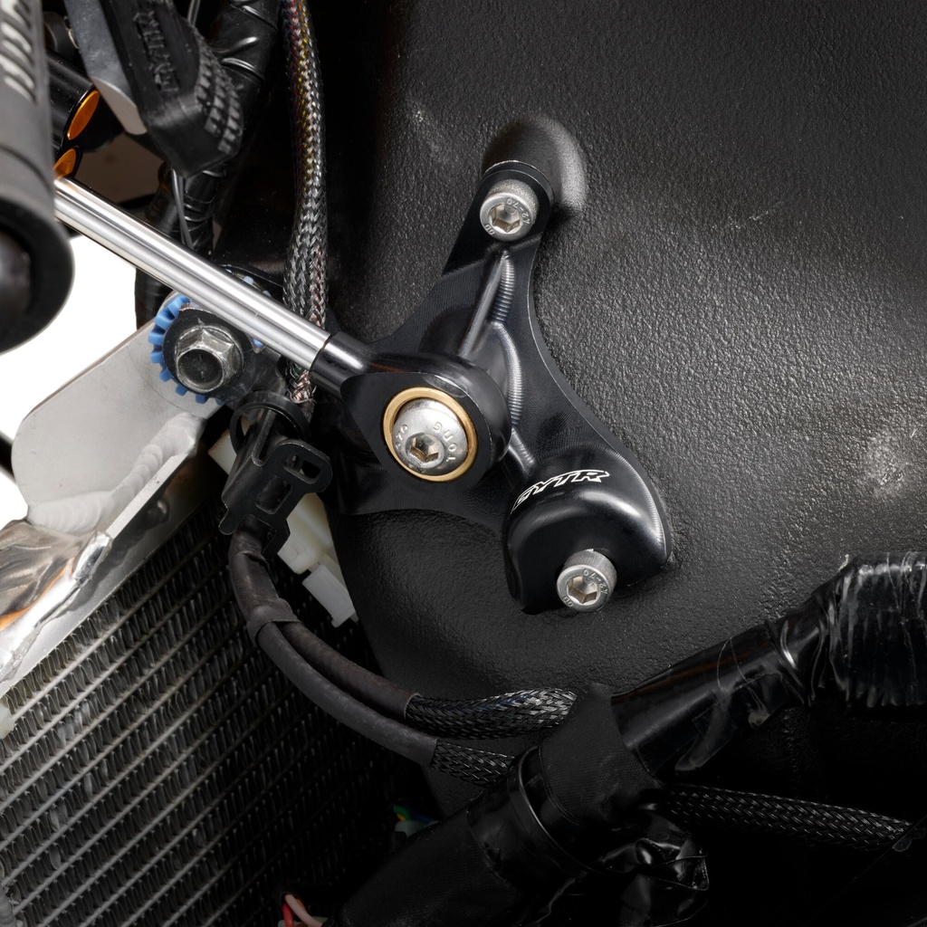 GYT-RR1BR-FR-00-GYTR-Front-fork-bracket-Studio-002.jpg