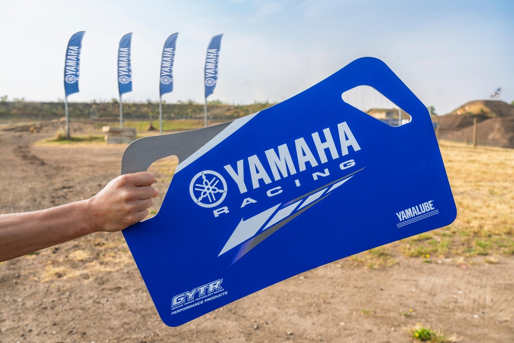 YME-PITBD-00-00-Pitboard-Yamaha-racing-EU-Studio-006.jpg