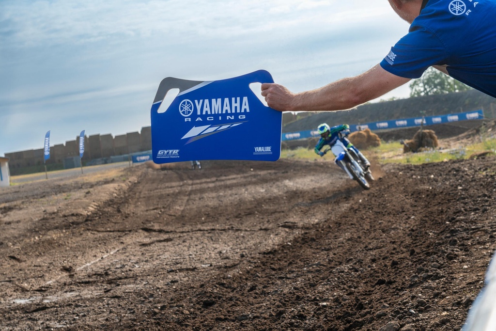 YME-PITBD-00-00-Pitboard-Yamaha-racing-EU-Studio-004.jpg