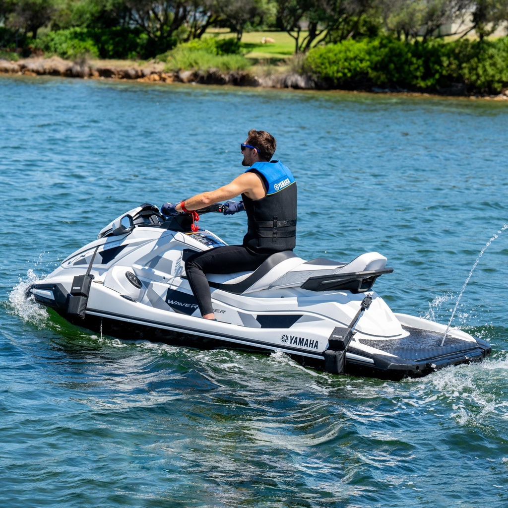 MWV-WVRNR-HH-BK-Yamaha-WaveRunner-Fender-Studio-003.jpg